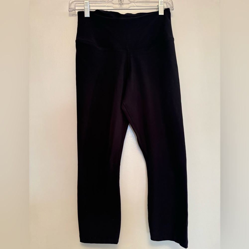 NIKE — black Cropped power train workout pants, size medium
